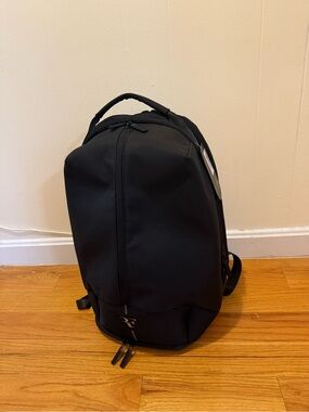 NEW Wilson RF Roger Federer Black Tennis Backpack Medium Zip Adjustable Padded
